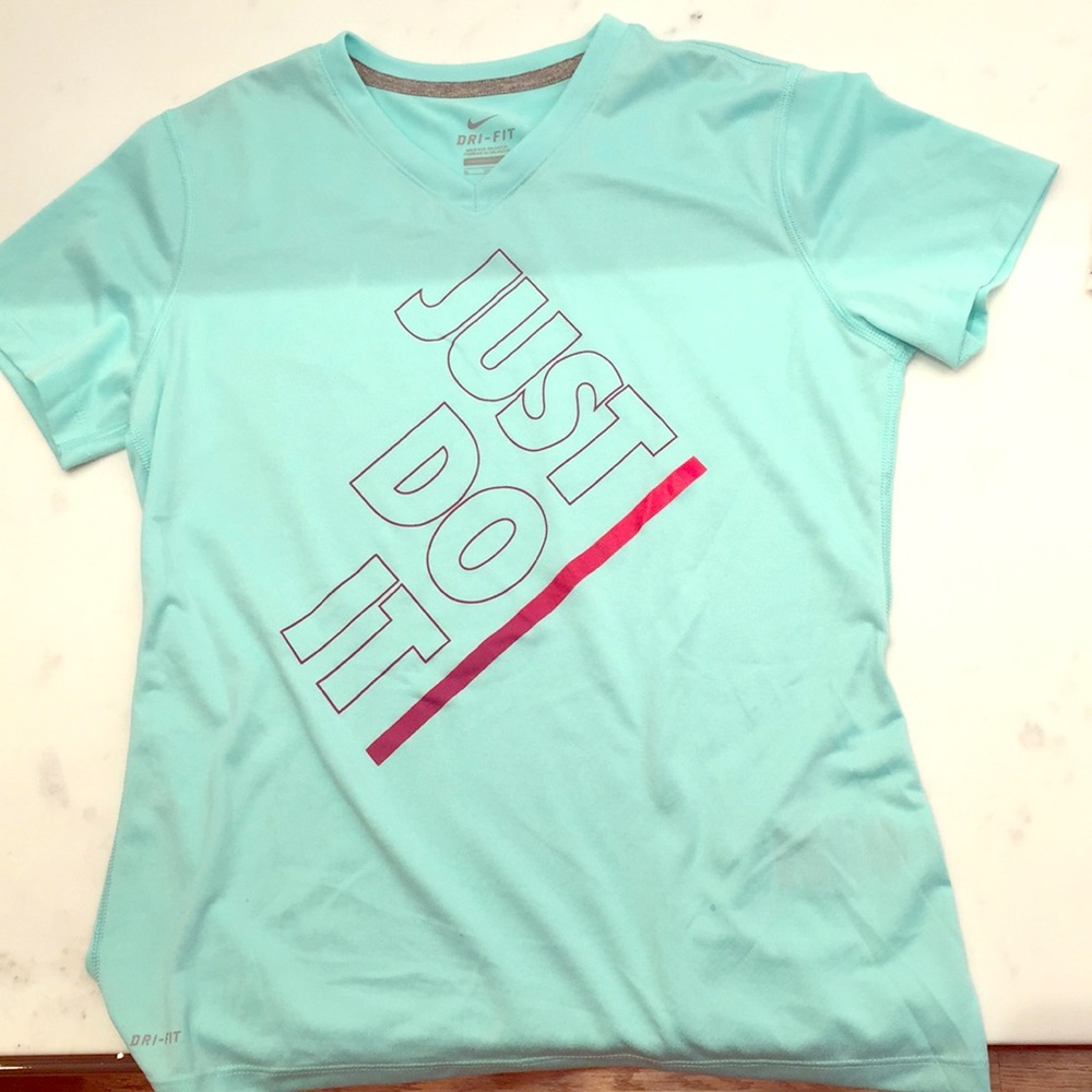 No longer available Nike girl’s training shirt